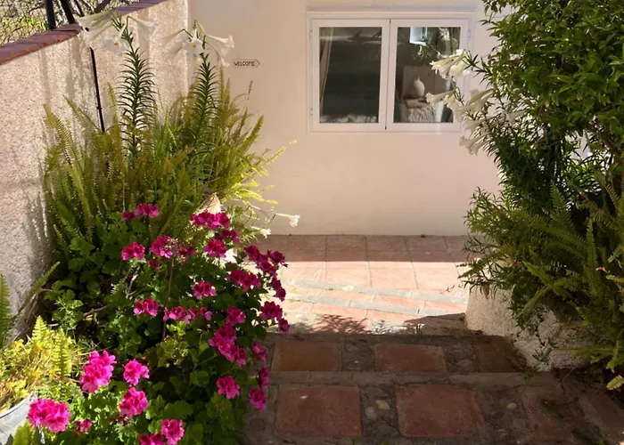 La Penita - Sunny Guesthouse With Private Pool And Garden